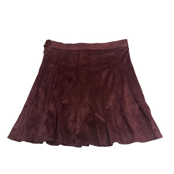 Forever 21 velvety feel pleased mini maroon skirt - Picture 4 of 4